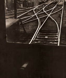 鉄路 [前川直, 1935年, アサヒカメラ 1936年7月号より]のサムネイル画像