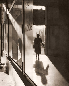 午後の買物 [K･O･フルビイ, アサヒカメラ 1952年3月号より]のサムネイル画像