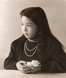 少女 [稲村隆正, アサヒカメラ 1952年3月号より]のサムネイル画像