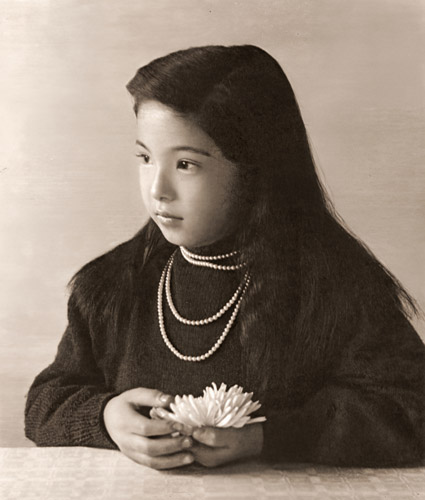 少女 [稲村隆正, アサヒカメラ 1952年3月号より] パブリックドメイン画像 