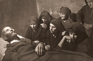 スペインの村 最後の別れ [ユージン・スミス, アサヒカメラ 1952年3月号より]のサムネイル画像