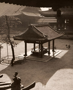 Court-Yard (Higashi Honganji Temple) [Ihei Kimura,  from Asahi Camera March 1952] Thumbnail Images