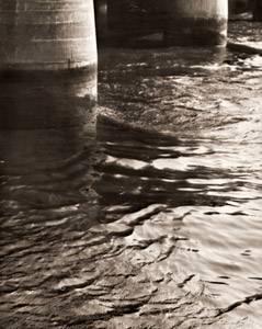 濁流 [安河内治一郎, 1934年, アサヒカメラ 1935年5月号より]のサムネイル画像
