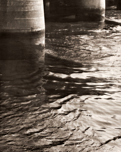 濁流 [安河内治一郎, 1934年, アサヒカメラ 1935年5月号より] パブリックドメイン画像 