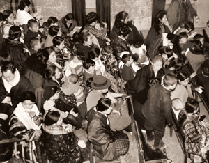 場末の活動小屋 [寺岡徳二, アサヒカメラ 1935年5月号より]のサムネイル画像