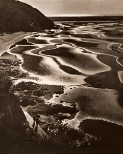 朝の新舞子浜 [大西安一, 1950年, アサヒカメラ 1952年2月号より]のサムネイル画像