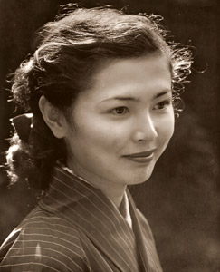 微笑 [稲村隆正, アサヒカメラ 1952年2月号より]のサムネイル画像