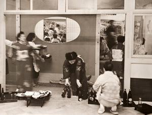 宴会 [吉岡専造, アサヒカメラ 1953年1月号より]のサムネイル画像