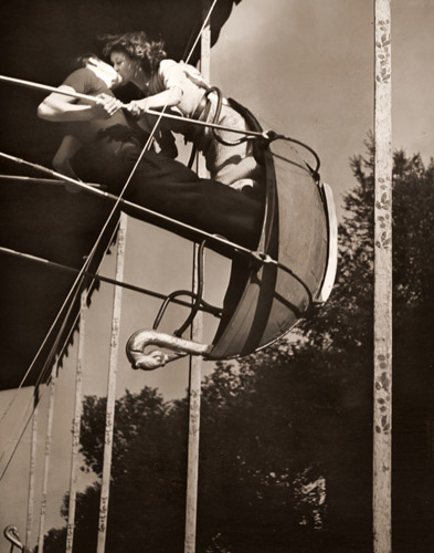 ブランコ [ブラッシャイ, アサヒカメラ 1953年1月号より] パブリックドメイン画像 