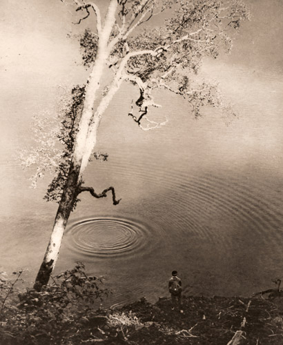 湖畔秋色 [高村友吉, アサヒカメラ 1940年9月号より] パブリックドメイン画像 