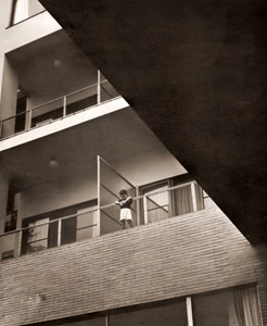 ホテルと子供 [森晴光, アサヒカメラ 1940年9月号より]のサムネイル画像