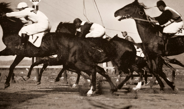 動ける写真（競馬） [棚橋紫酔, アサヒカメラ 1932年7月号より] パブリックドメイン画像 