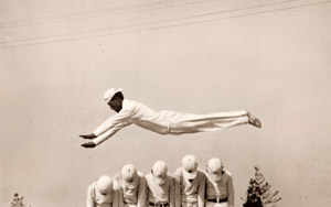 動ける写真（競馬） [土岐義政, アサヒカメラ 1932年7月号より]のサムネイル画像