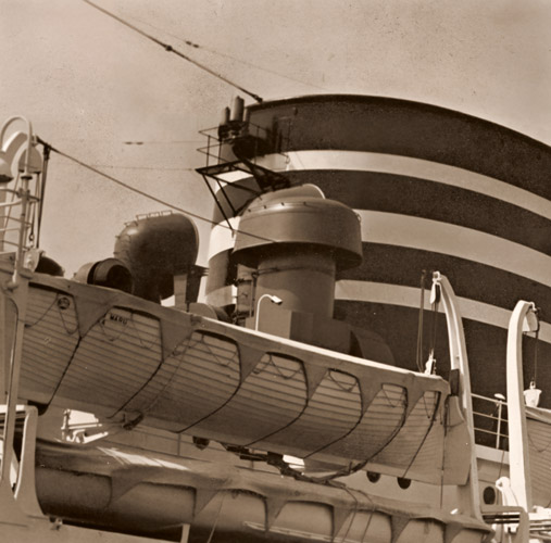 船のプロフィール [小寺利一, アサヒカメラ 1932年7月号より] パブリックドメイン画像 