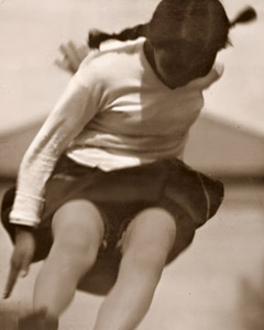 動けるもの（少女） [曾根俊夫, アサヒカメラ 1932年7月号より]のサムネイル画像