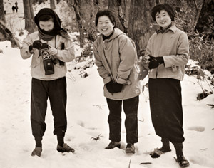 山に来た乙女達 [中村雅則, 写真サロン 1956年9月号より]のサムネイル画像