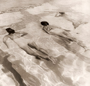 水泳 [フリッツ・ヘンレ, アサヒカメラ 1952年9月号より]のサムネイル画像