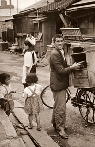 人気者 [石井彰, アサヒカメラ 1952年9月号より]のサムネイル画像