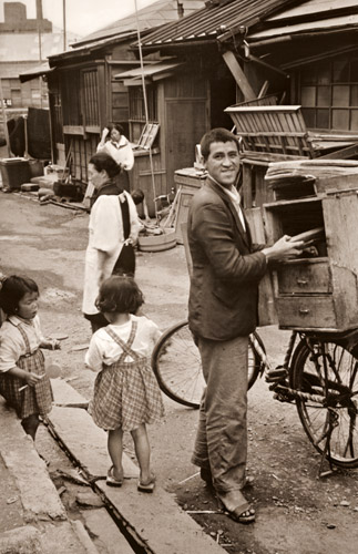 人気者 [石井彰, アサヒカメラ 1952年9月号より] パブリックドメイン画像 