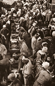 魚市場 [岩田幸助, アサヒカメラ 1952年9月号より]のサムネイル画像