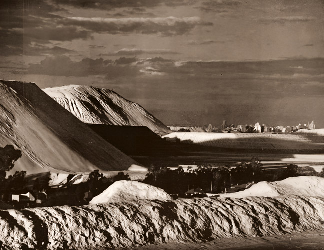 南アフリカのダイヤモンド鉱山 [マーガレット・バーク＝ホワイト, アサヒカメラ 1952年9月号より] パブリックドメイン画像 