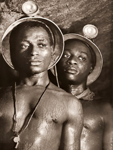 南アフリカの坑夫 [マーガレット・バーク＝ホワイト, アサヒカメラ 1952年9月号より]のサムネイル画像