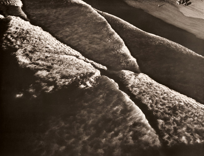 なぎさ [マーガレット・バーク＝ホワイト, アサヒカメラ 1952年9月号より] パブリックドメイン画像 
