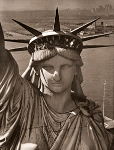 自由の女神 [マーガレット・バーク＝ホワイト, アサヒカメラ 1952年9月号より]のサムネイル画像