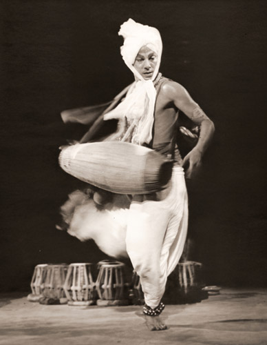 印度舞踊より [赤穂英一, 1952年, アサヒカメラ 1952年11月号より] パブリックドメイン画像 