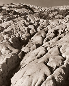 浸蝕された山肌 [安部武, アサヒカメラ 1952年11月号より]のサムネイル画像