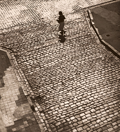 街路 [天野芳太郎, アサヒカメラ 1940年2月号より] パブリックドメイン画像 