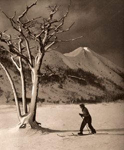 新坂峠の近く [石井幸之助, アサヒカメラ 1940年2月号より]のサムネイル画像