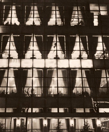 窓 [久家保義, アサヒカメラ 1940年2月号より] パブリックドメイン画像 