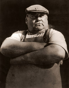 市場の強い男 [ブラッシャイ, アサヒカメラ 1953年2月号より]のサムネイル画像