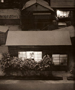 雪の夜 [矢島敏雄, アサヒカメラ 1953年2月号より]のサムネイル画像