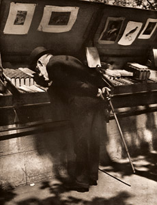 古本屋 [ブラッシャイ, アサヒカメラ 1953年2月号より]のサムネイル画像