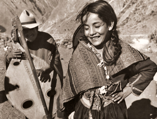 踊る少女 [エリオット・エリソフォン, アサヒカメラ 1953年7月号より] パブリックドメイン画像 