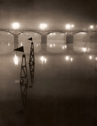 夜霧のセーヌ河 [ブラッシャイ, アサヒカメラ 1953年7月号より] パブリックドメイン画像 
