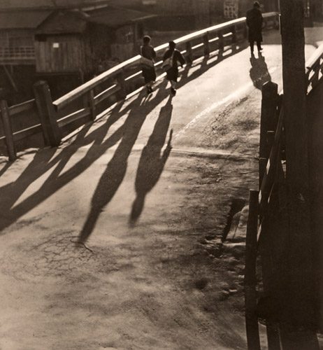 登校時間 [篠塚源蔵, アサヒカメラ 1939年12月号より] パブリックドメイン画像 