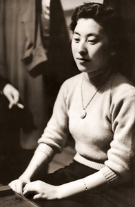 女性 [アサヒカメラ 1954年6月号より]のサムネイル画像