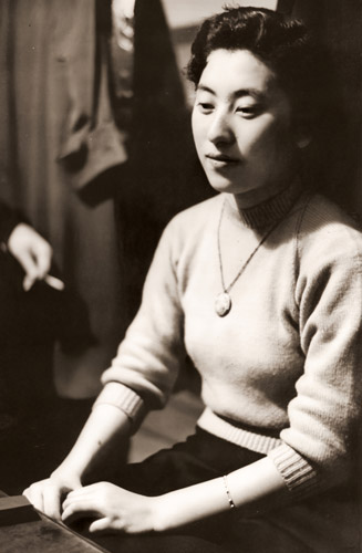 女性 [アサヒカメラ 1954年6月号より] パブリックドメイン画像 
