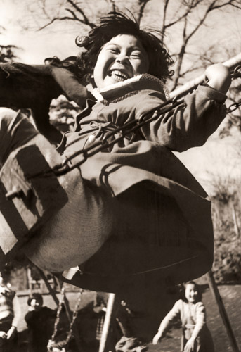 春の井ノ頭公園にて [アサヒカメラ 1954年6月号より] パブリックドメイン画像 
