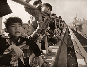 ヨコハマの混血児たち [山本英, アサヒカメラ 1954年6月号より]のサムネイル画像