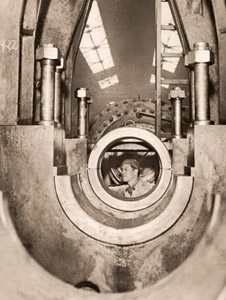 神戸・川崎造船所にて 軸受 [越川正作, アサヒカメラ 1950年1月号より]のサムネイル画像