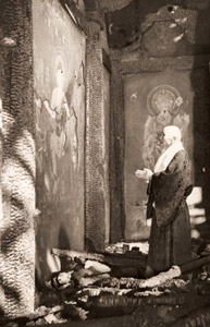 法隆寺金堂炎上 [平谷一登, 1949年, アサヒカメラ 1950年1月号より]のサムネイル画像