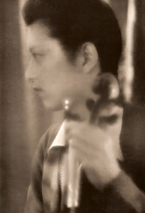 諏訪根自子さん [木村伊兵衛, アサヒカメラ 1950年1月号より]のサムネイル画像