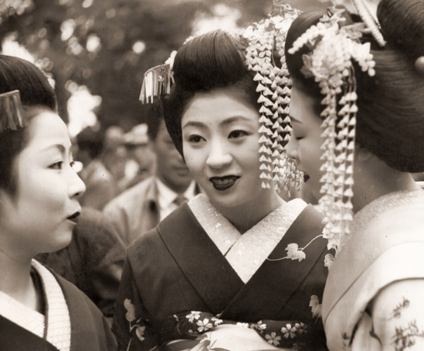 舞妓さん [日野勇太郎, アサヒカメラ 1956年9月号より] パブリックドメイン画像 