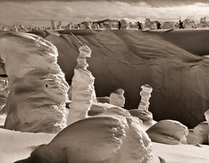 大きい樹氷とちいさい樹氷 [三木慶介, アサヒカメラ 1956年9月号より]のサムネイル画像