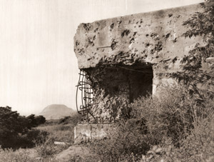 硫黄島 [熊崎玉樹, アサヒカメラ 1952年4月号より]のサムネイル画像