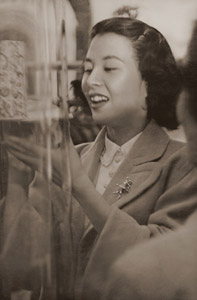 久我美子さん [早田雄二, 1951年, アサヒカメラ 1952年4月号より]のサムネイル画像